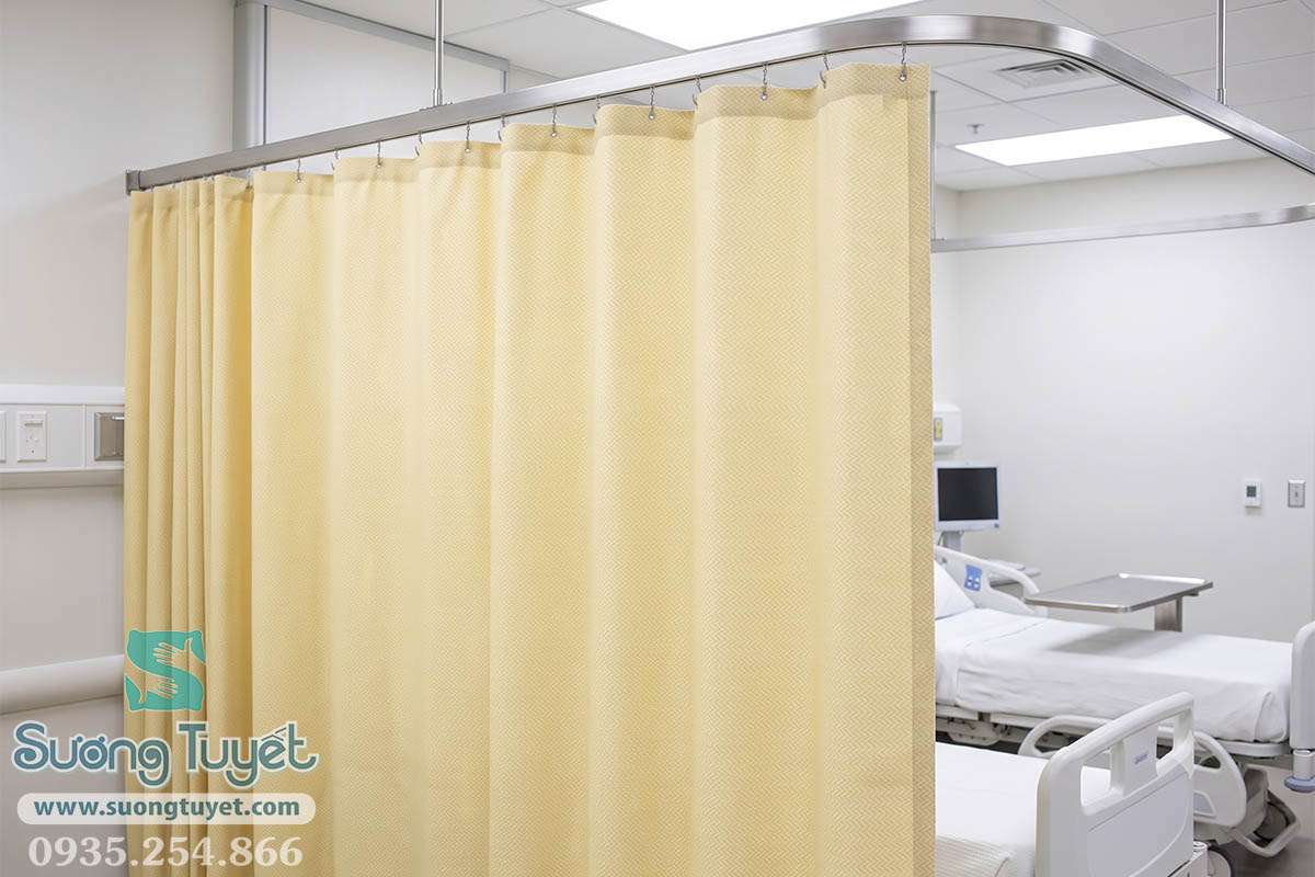 Mẫu rèm y tế màu vàng nhạt hay được sử dụng.