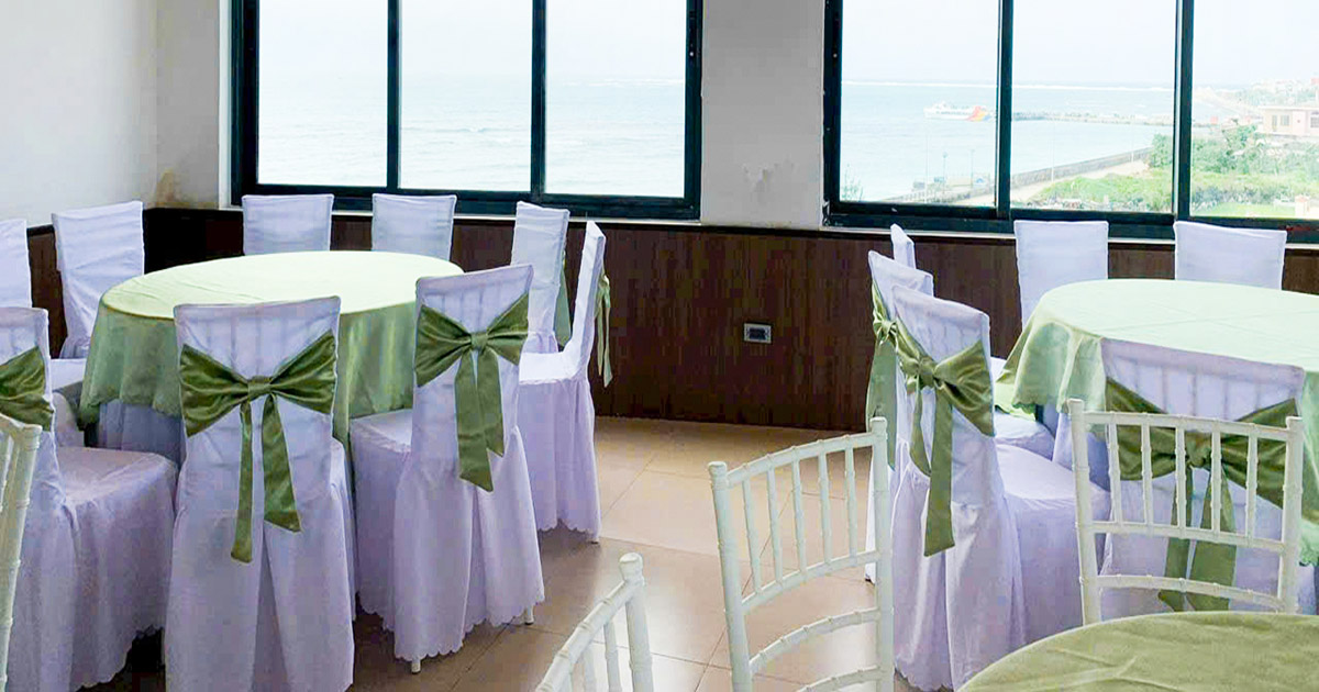 Nhà hàng hải sản Đại Hằng với combo trang trí bàn tiệc đẹp mắt.