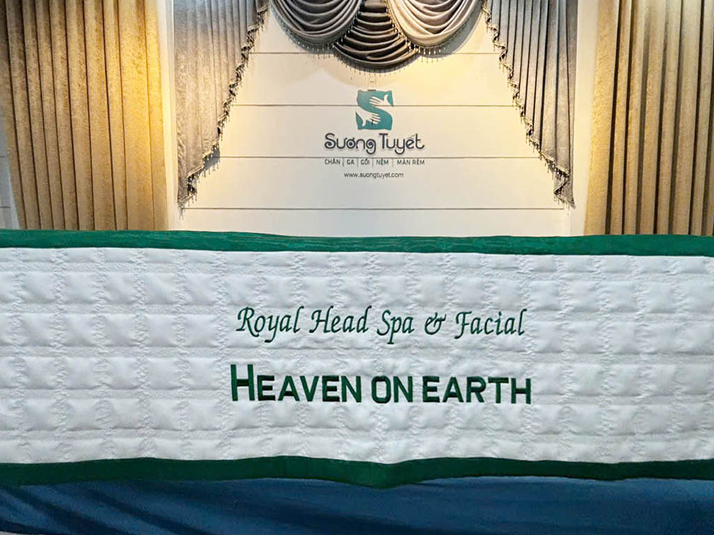 Tấm trang trí Spa thêu do Sương Tuyết thực hiện.