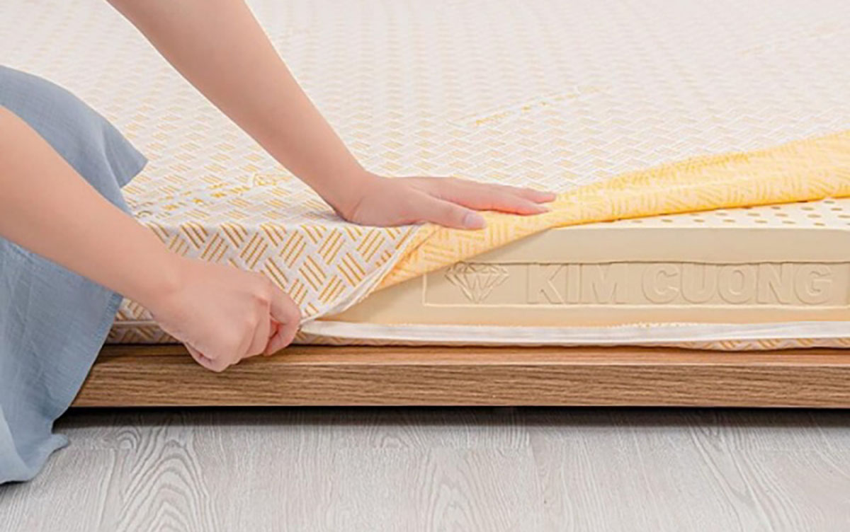 Nệm được bọc kỹ bởi lớp vỏ gấm xốp, ruột thì vô trùng.