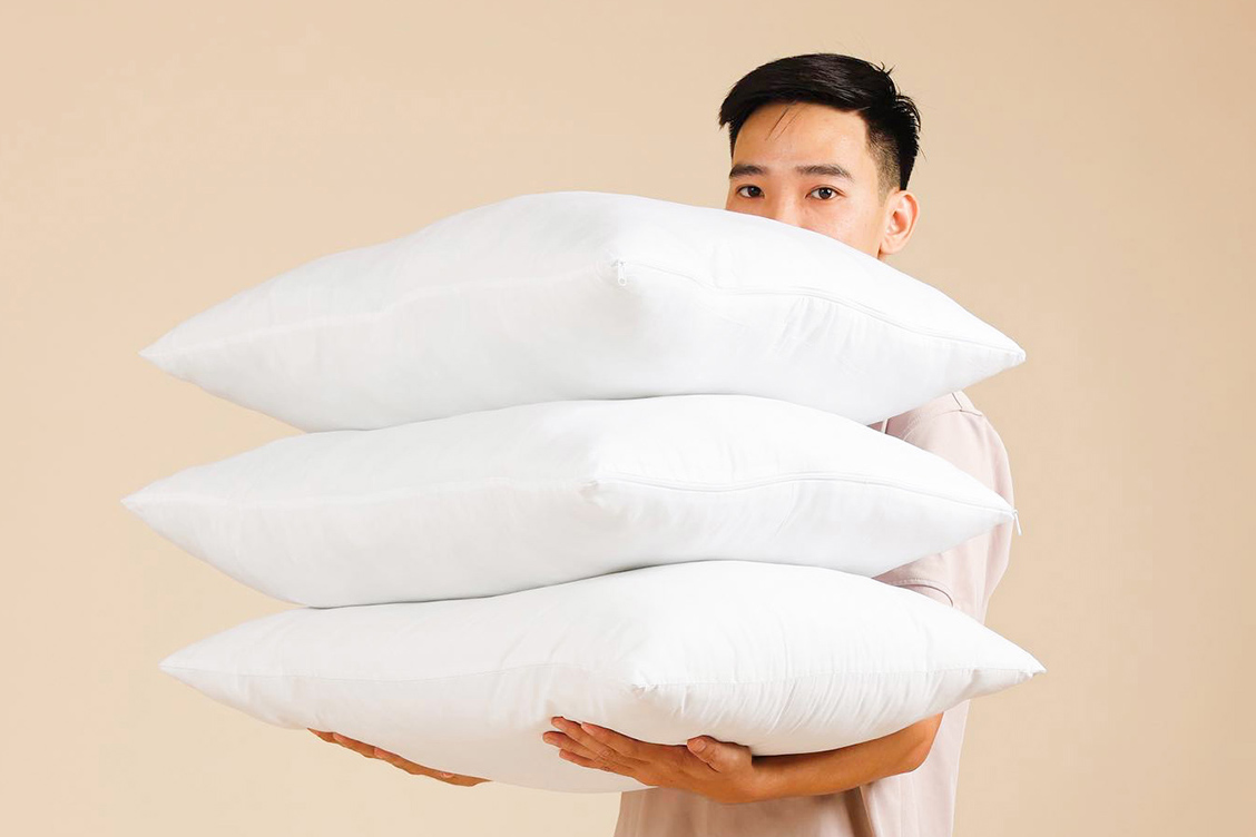 Gối bông có độ phồng, ít xẹp và khá nhẹ.