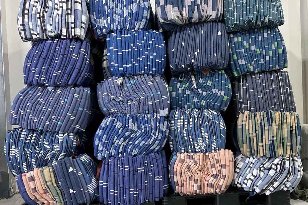 Mền poly cũng thường được nhiều trường học hoặc đơn vị từ thiện mua.