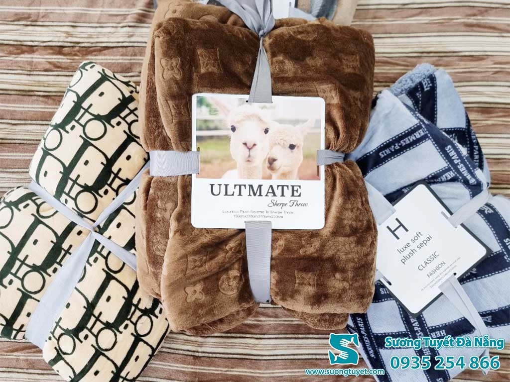 Mền lông cừu Ultimate mỏng nhưng khá ấm.