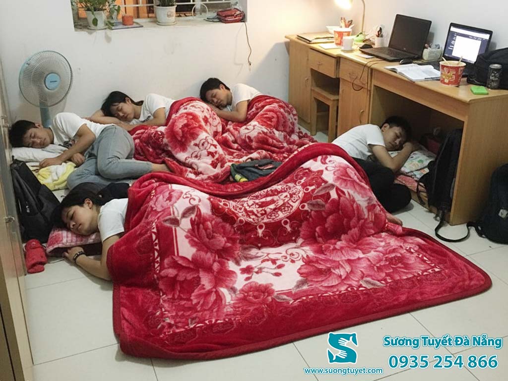 Mền Việt Nam rất thường thấy trong phòng trọ sinh viên