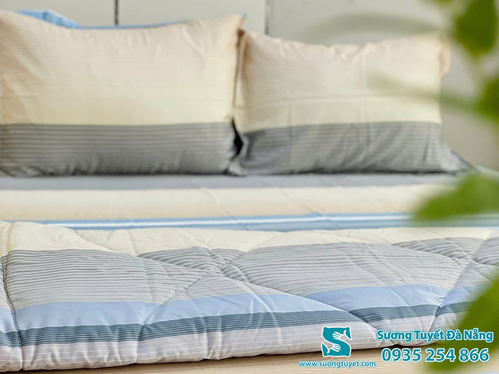 Chăn lụa tencel mát mẻ, nằm chỗ nào êm chỗ đó.