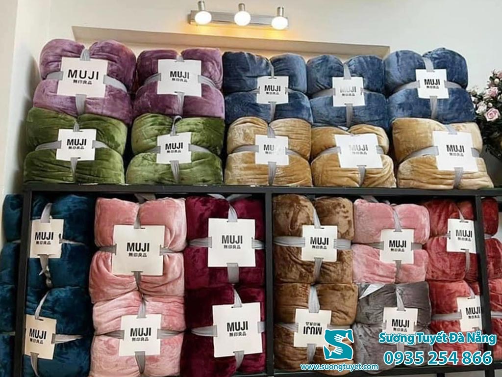 Hàng ngàn mẫu chăn mền đang sale cuối năm.