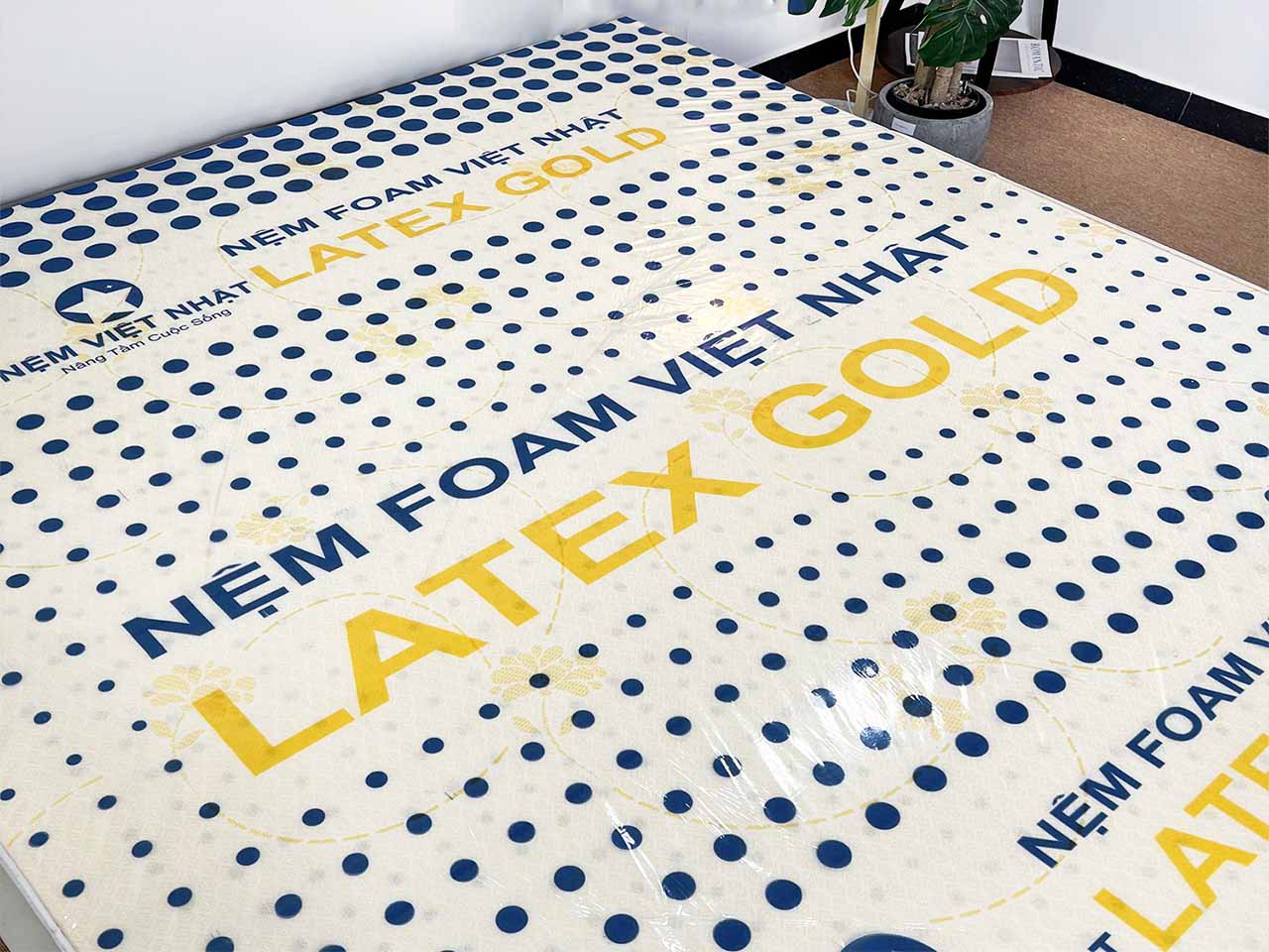 Ngay cái tên Gold latex cũng đã nói lên sự sang trọng của nó.