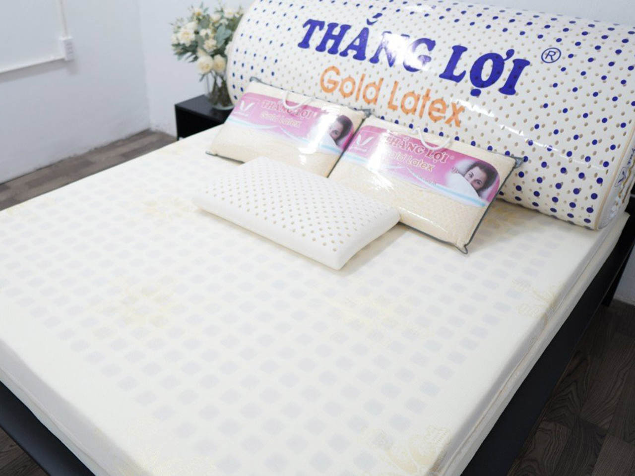 Mua nệm Gold Latex sẽ được tặng kèm 2 gối cao su tự nhiên.