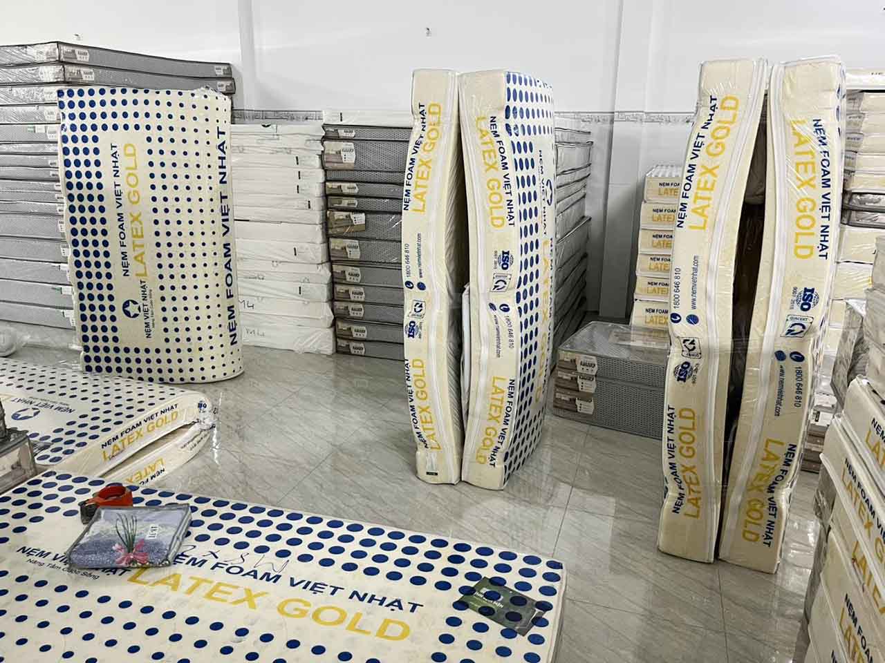 Kho nệm Việt Nhật Sương Tuyết đang sẵn các độ dày 10cm, 15cm, 20cm.