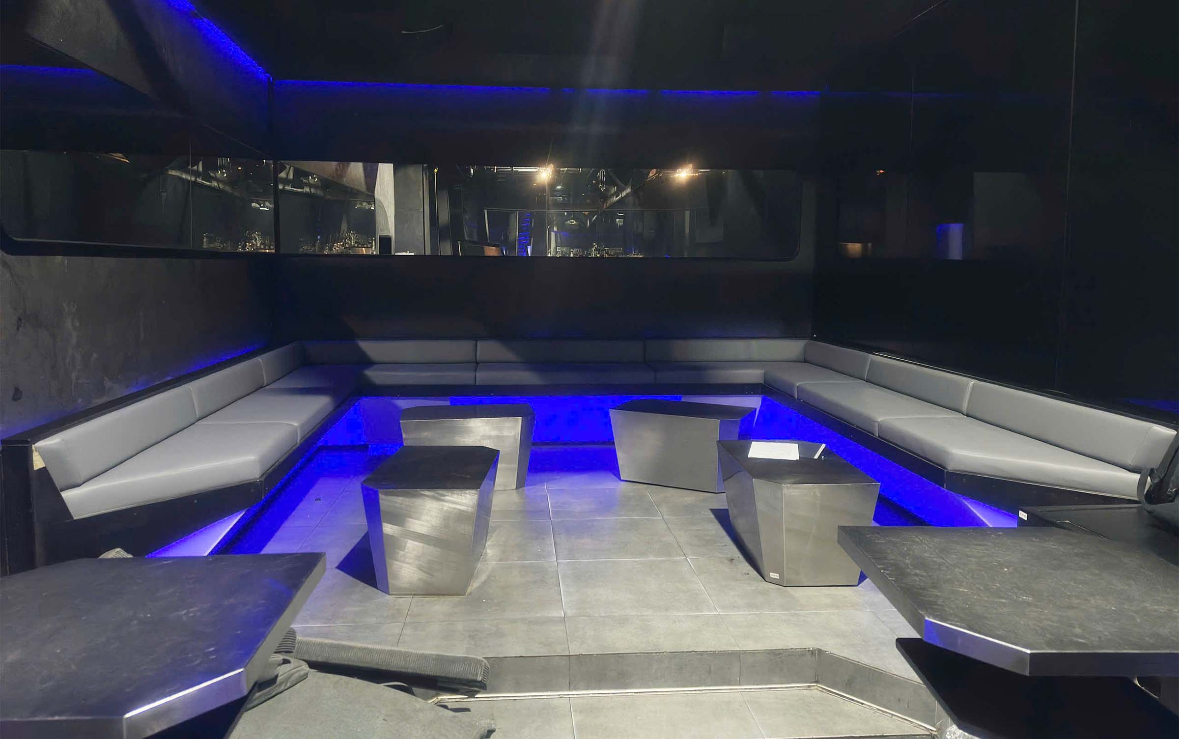Sương Tuyết cung cấp nệm ghế đóng cố định cho Eazy Bar.