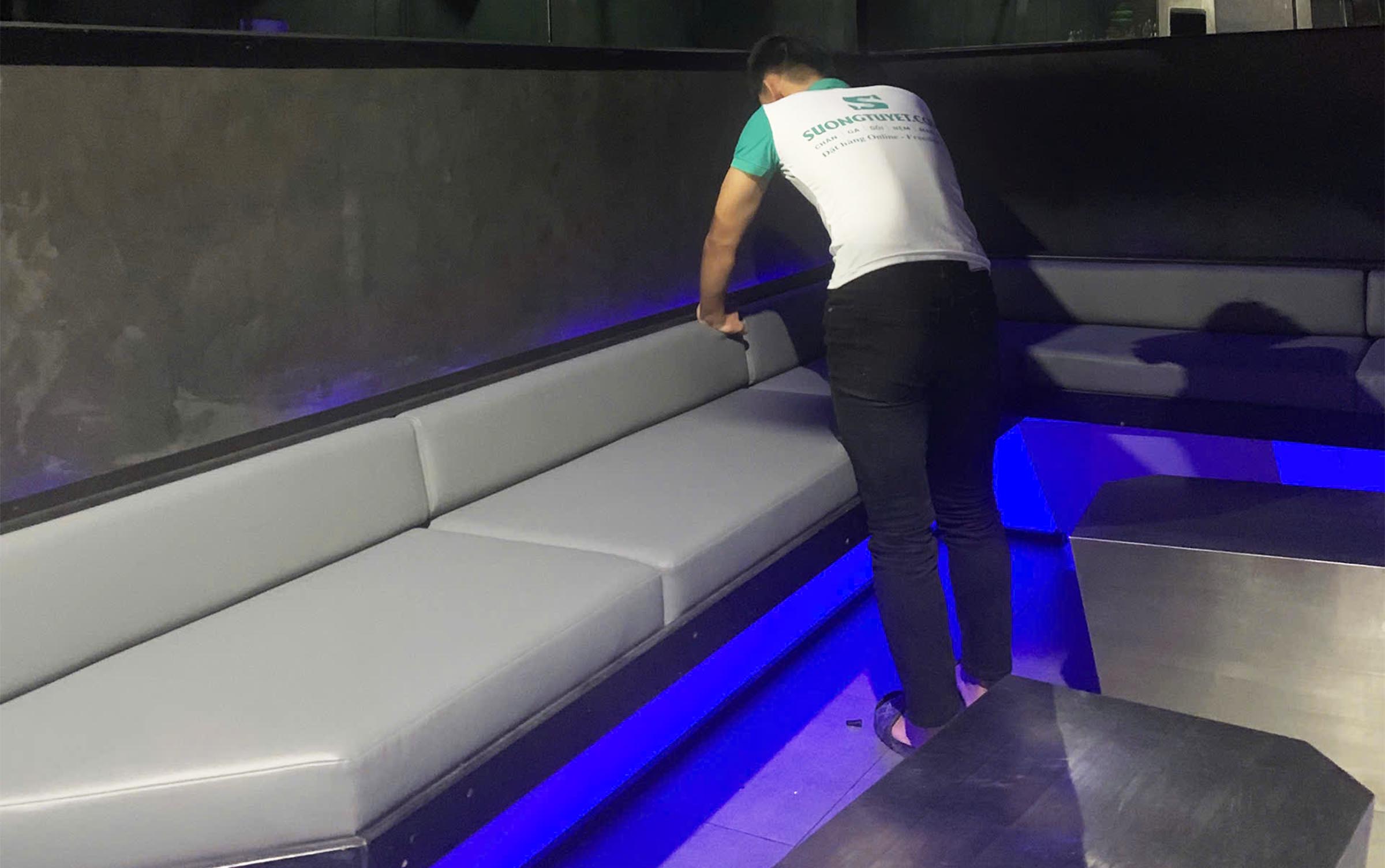 Nệm ghế quầy bar dễ dàng vệ sinh, làm sạch.