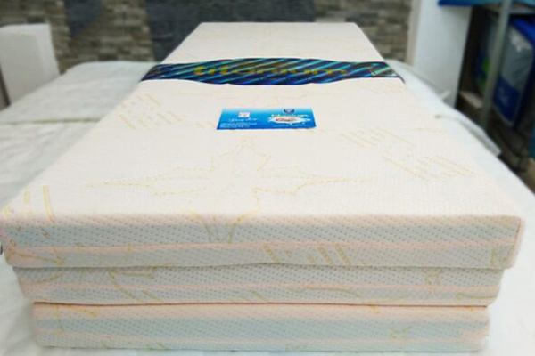 Áo vải Jacquard có tính chất đàn hồi, êm ái và khó rách.