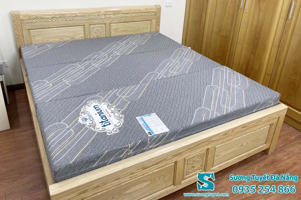 Nệm Titanium có mẫu mã đẹp, vỏ có cảm giác sạch sẽ.