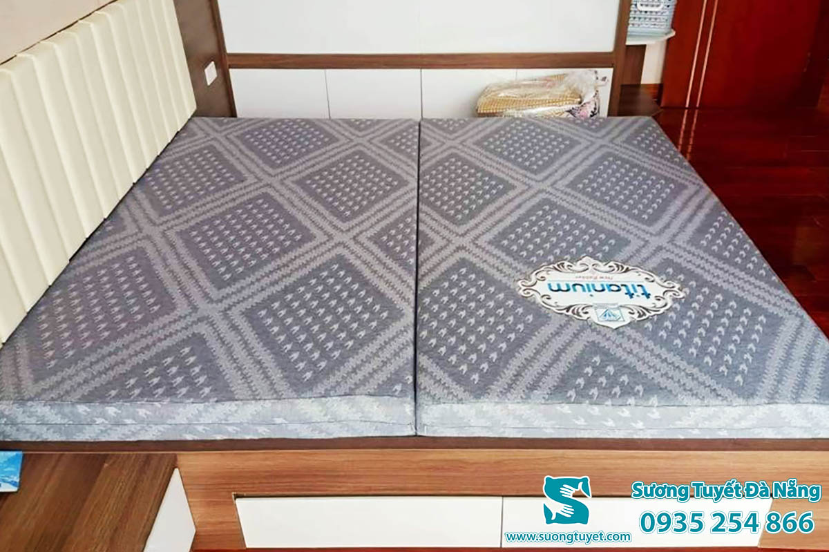 Cận cảnh nệm Titanium ngoài thực tế.