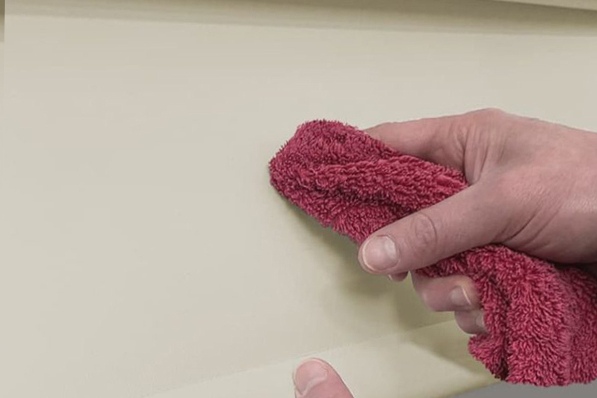 Rèm cuốn có thể lau nhẹ bằng vải, khăn ướt mà không sợ ẩm mốc.