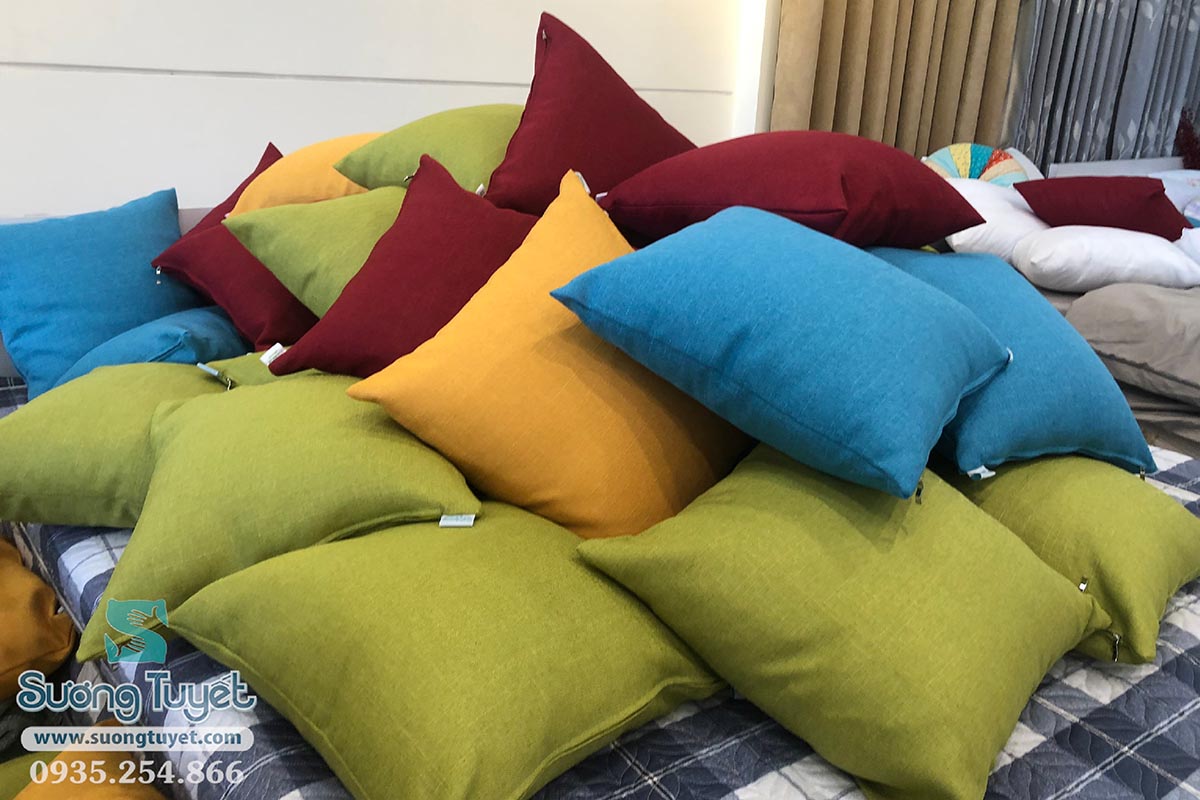 Phối hợp màu sắc gối tựa sofa cho quán cafe