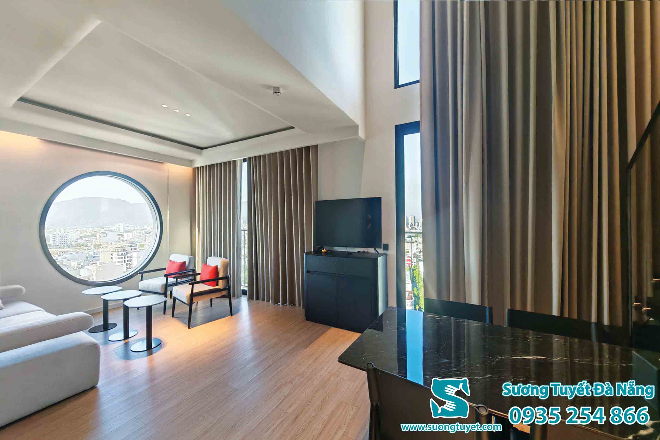 Sương Tuyết vinh hạnh được khách sạn Caro liên hệ để cung cấp rèm cửa.