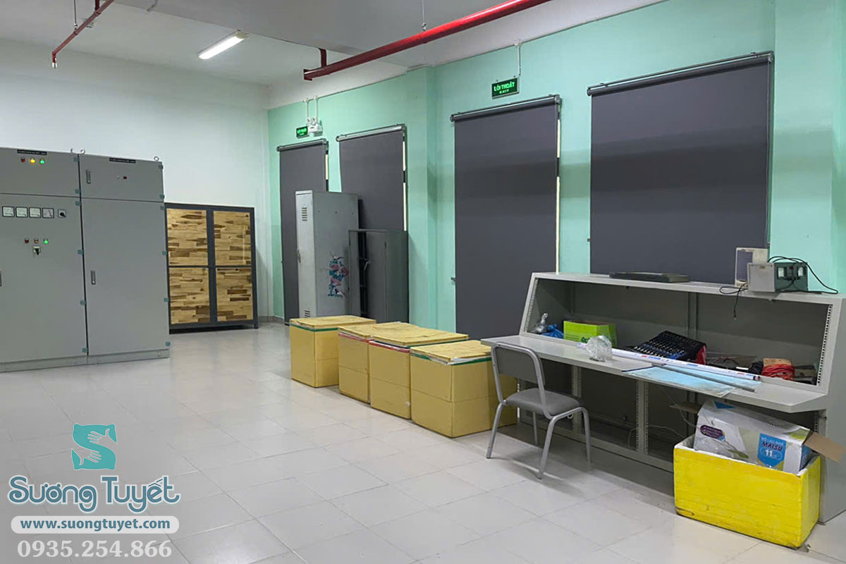 Khách hàng cần lắp rèm cuốn như trên thì hãy liên hệ.