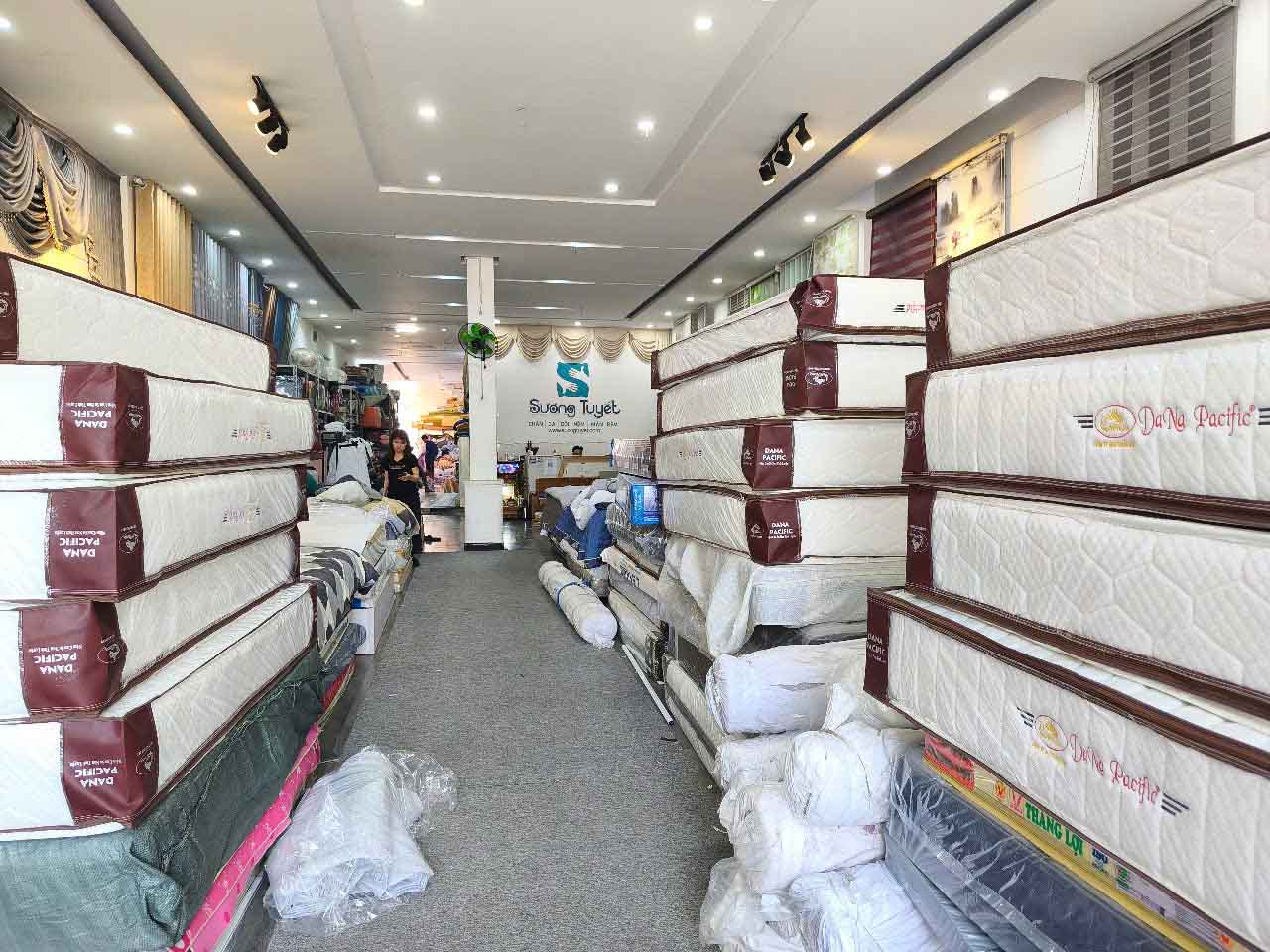 Hàng chục nệm lò xo Dana Pacific cung cấp cho The Gold Villa Hội An.