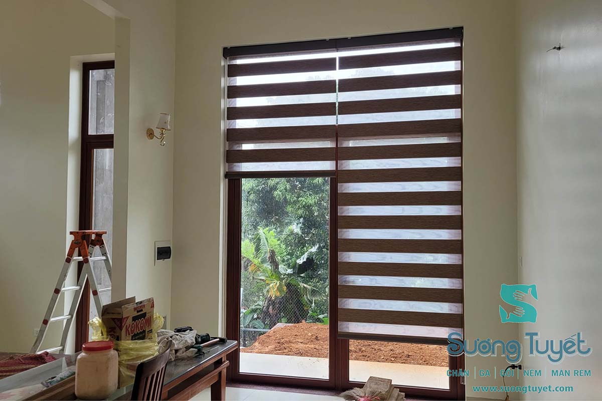 Cận cảnh mẫu rèm cầu vồng cho phòng khách tiện nghi.