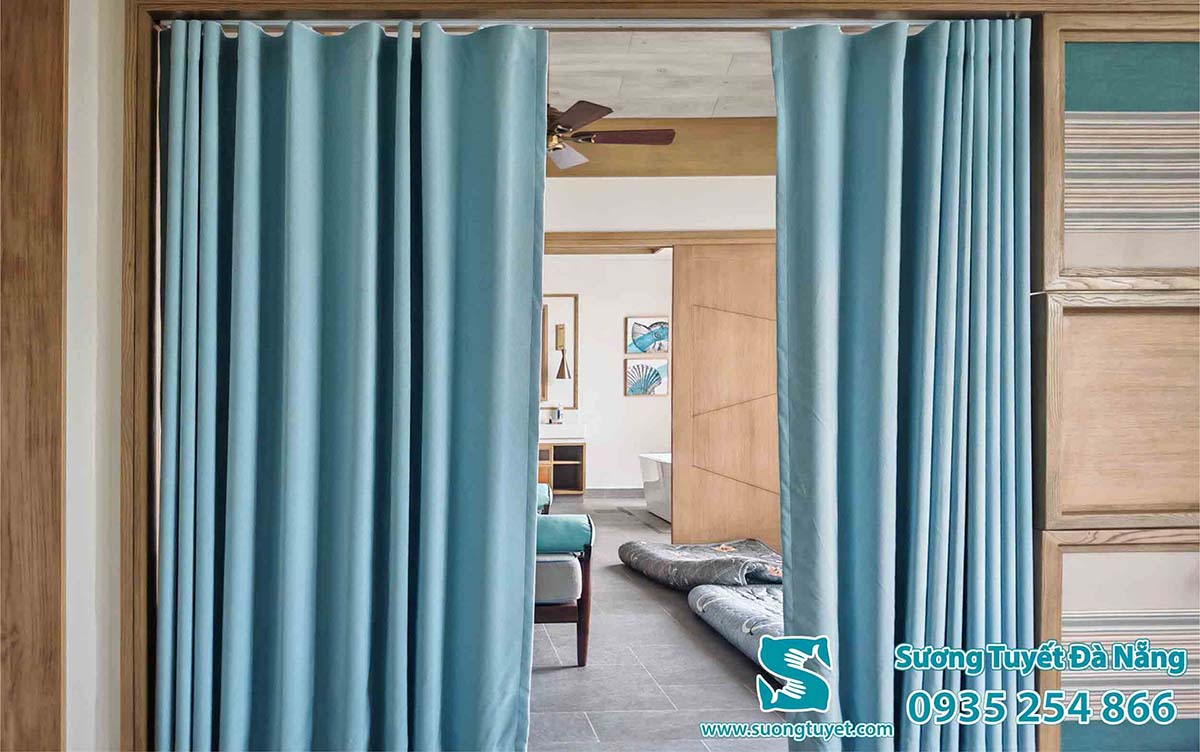 Mẫu rèm vải ngăn phòng màu xanh hiện đại tại Fusion.