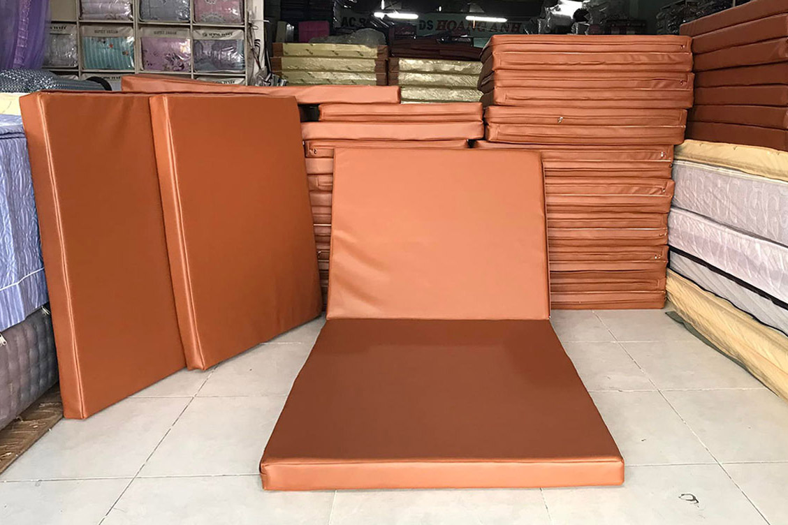 Vải simili thường được ứng dụng vào làm nệm y tế, nệm spa, thẩm mỹ viện.