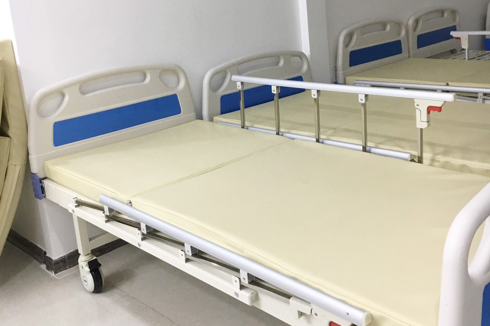 Những bộ lót ghế simili cung cấp cho bệnh viện.