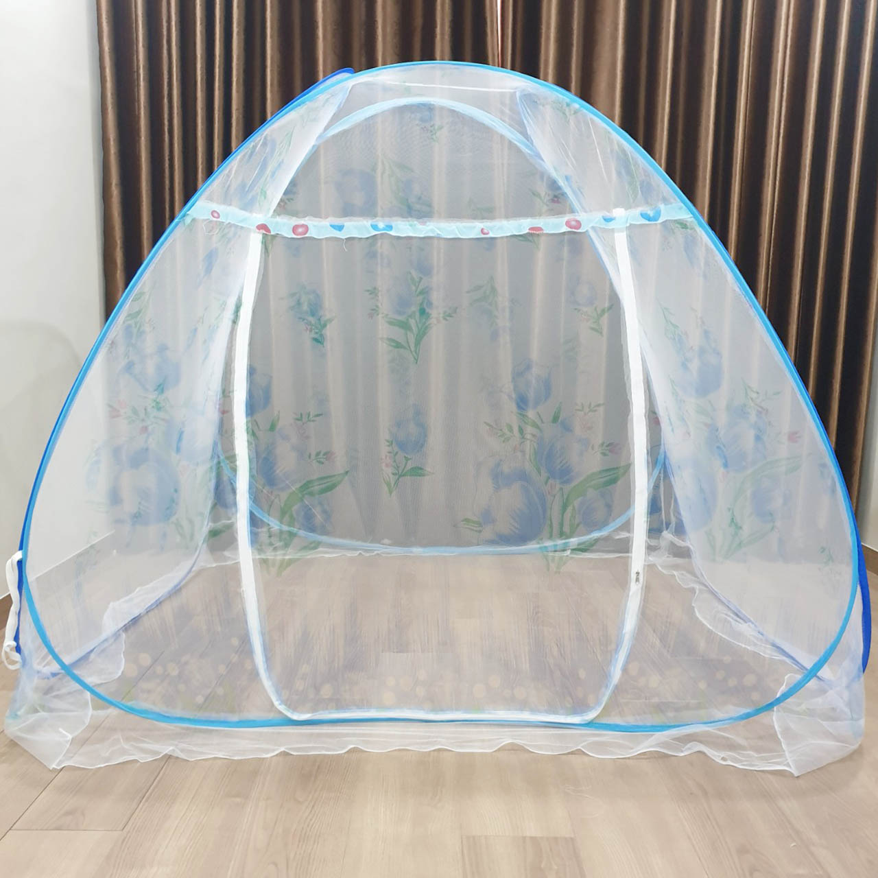 Rẻ nhất là mùng đỉnh nhọn, chỉ từ 200.000đ/chiếc.
