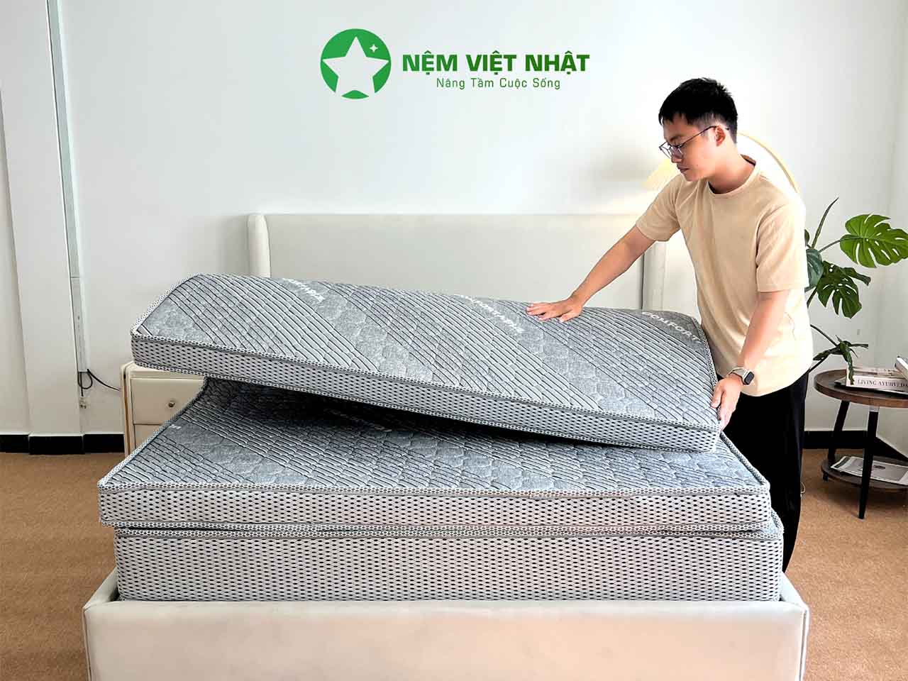 Nệm Việt Nhật có chỗ đứng nhờ sự bền bỉ, thông thoáng, chần viền chắc chắn.