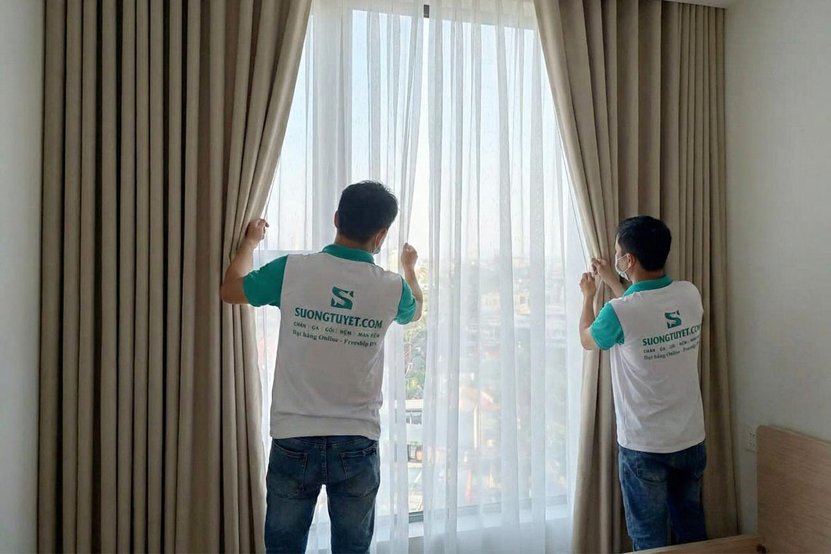 Ở những nơi có nắng gắt thì nên lắp đặt rèm 2 lớp.