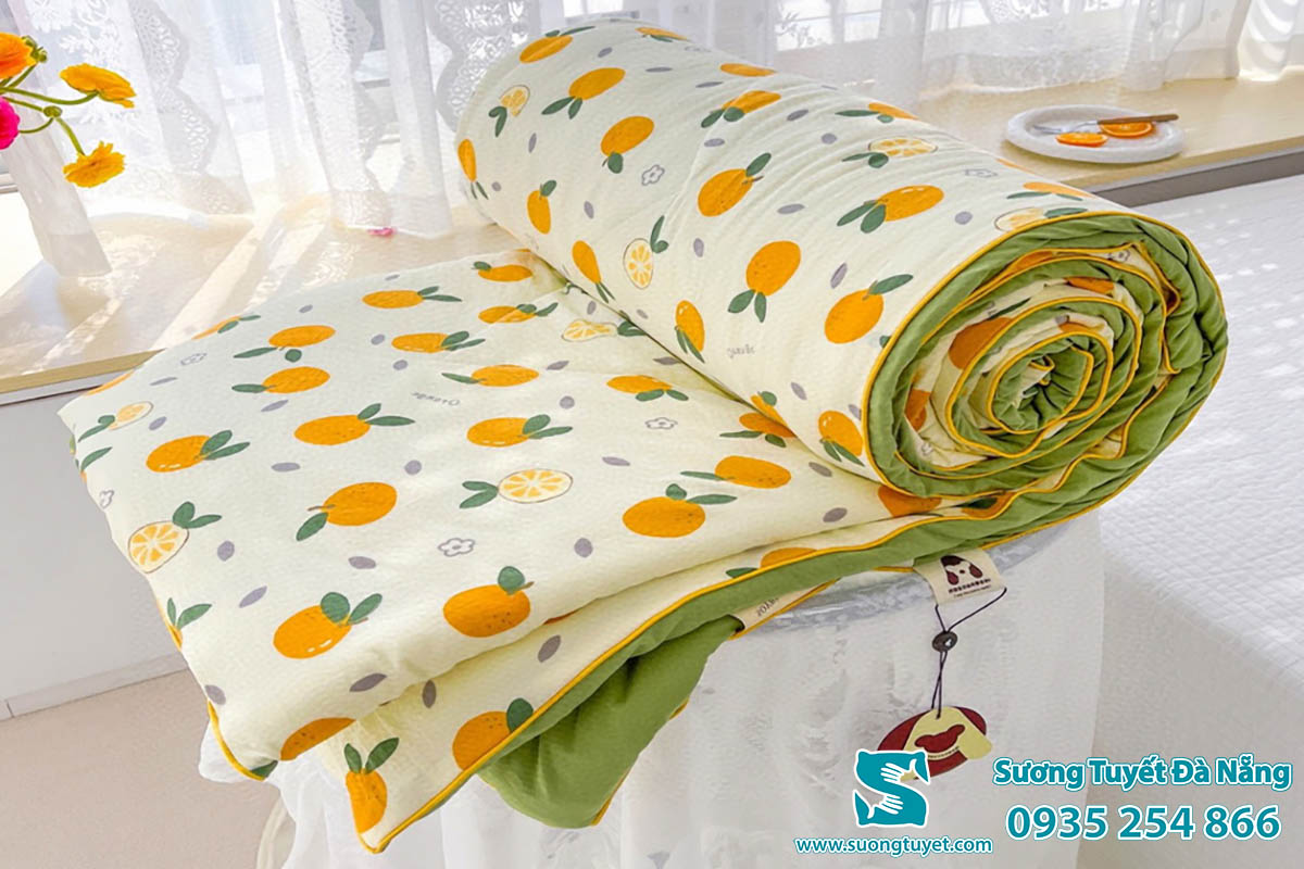 Bạn cũng có thể chọn những bộ chăn ga hè có màu sắc sặc sỡ và không quá nóng.