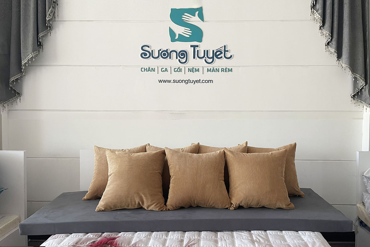 Công ty Sương Tuyết mỗi năm xuất xưởng hơn 1000 gối vuông.