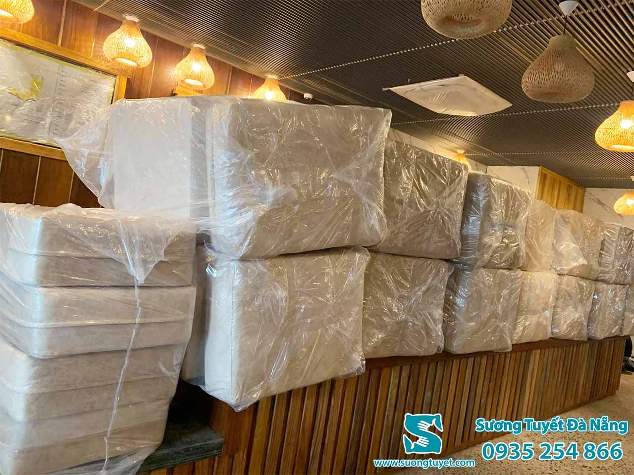 Cận cảnh nệm ghế gỗ cà phê dày 15cm