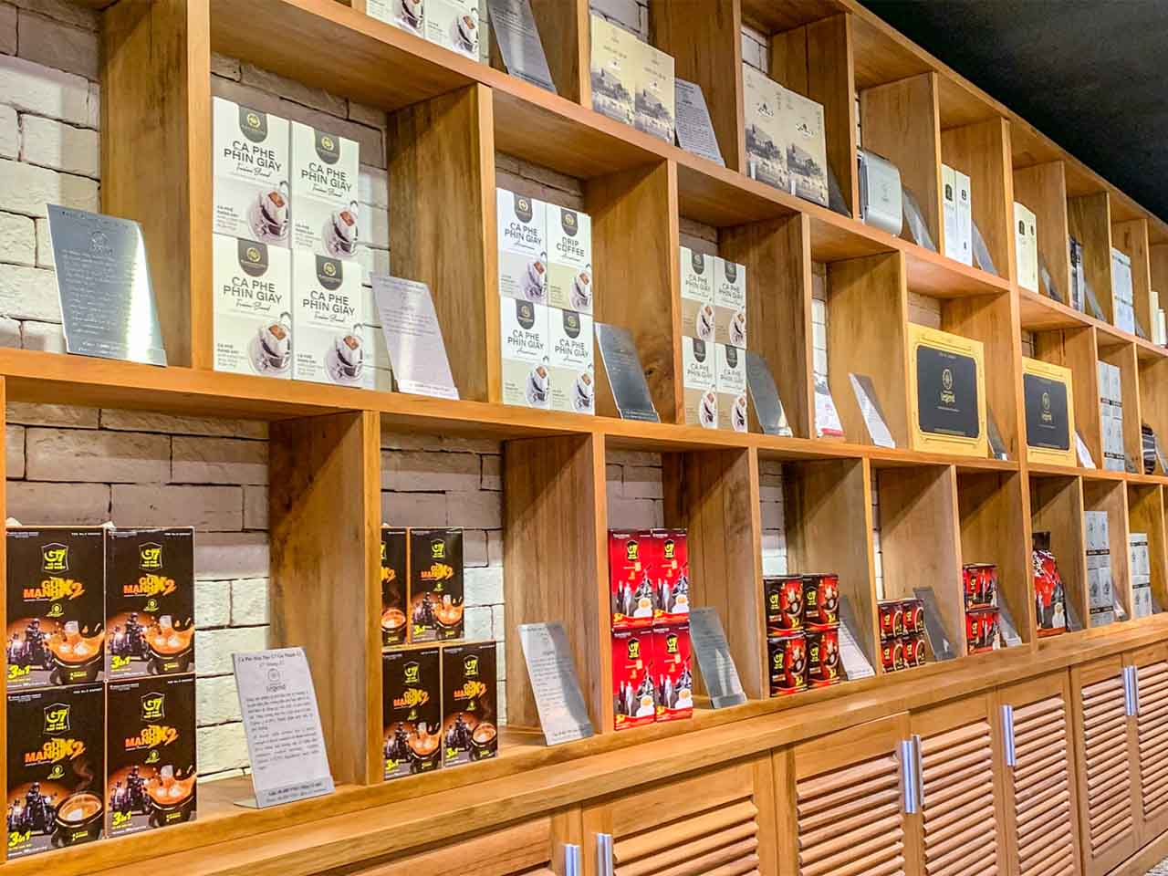 Tổng thể không gian tiệm cà phê Trung Nguyên được SET UP tinh tế.