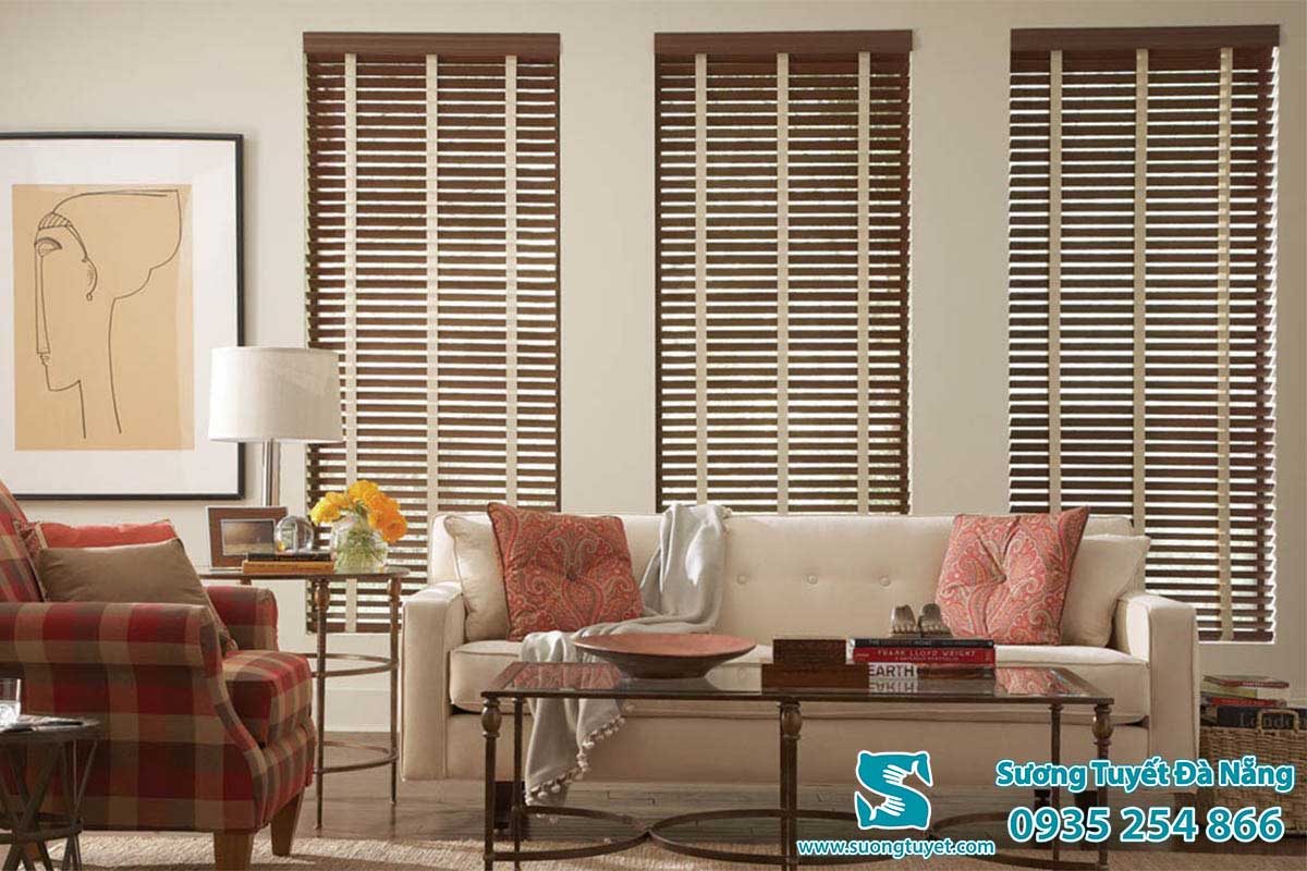 Rèm gỗ có giá rất cao, thường dùng cho biệt thự hoặc phòng giám đốc.