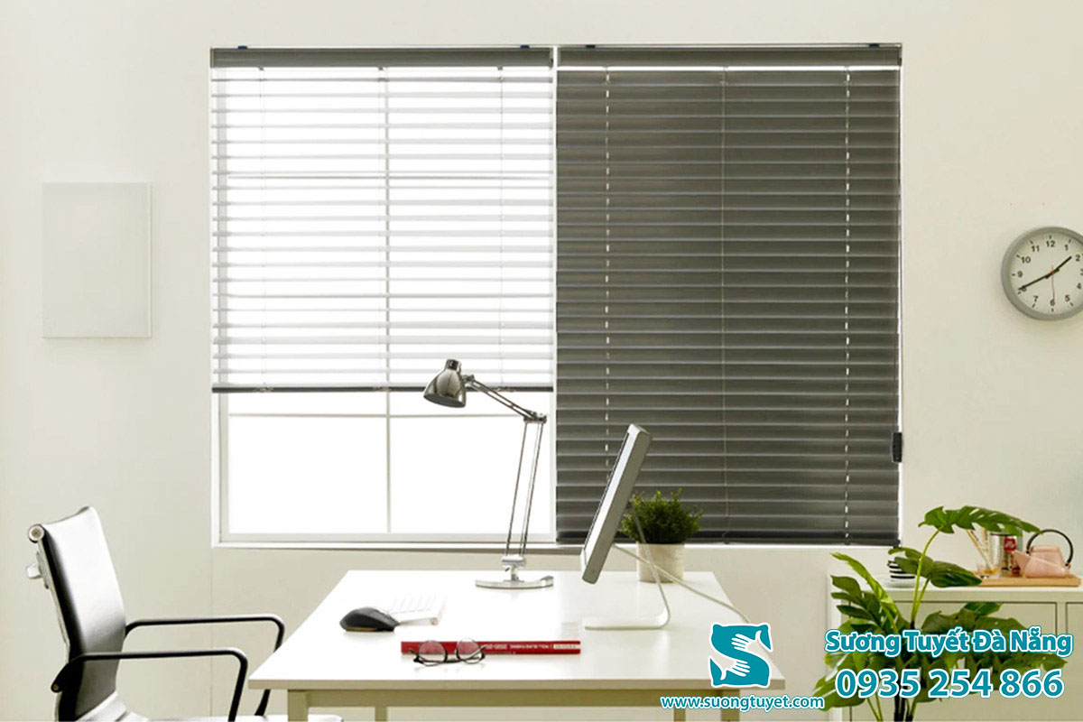 Rất tiếc rèm nhôm hiện tại thì không có màu nâu,chỉ có màu xám ghi nhưng độ bền hơi thấp hơn.