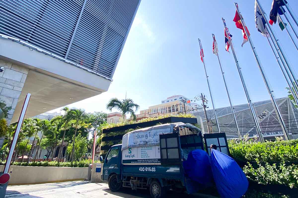 Ngoài màu xanh hay xám nhạt thì quý khách hàng có thể lựa chọn bất cứ màu gì để đặt may.