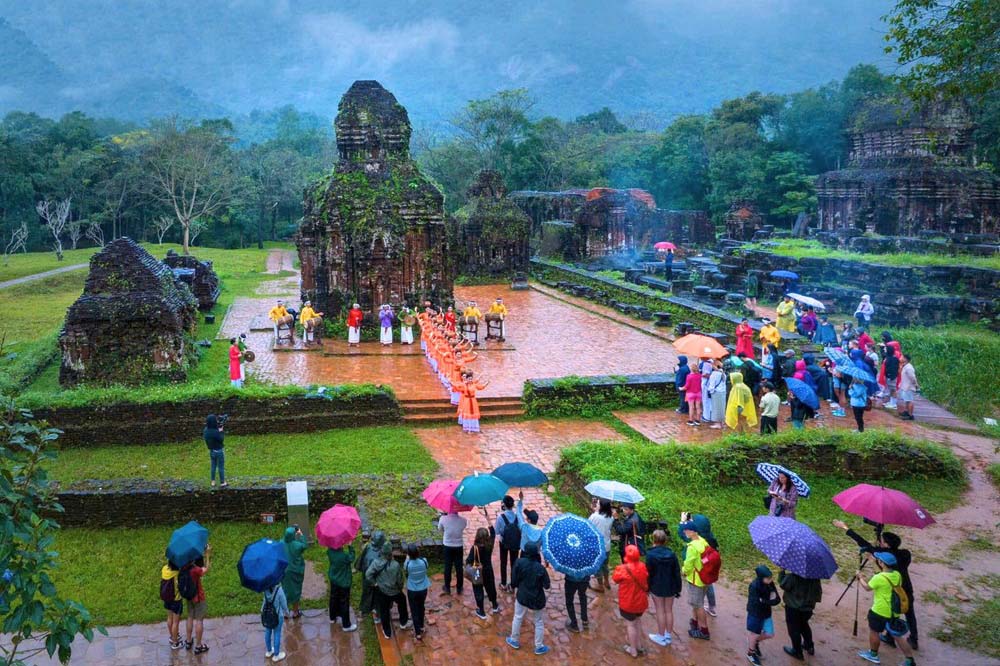 Thánh địa Mỹ Sơn cũng thu hút khách hiệu quả.