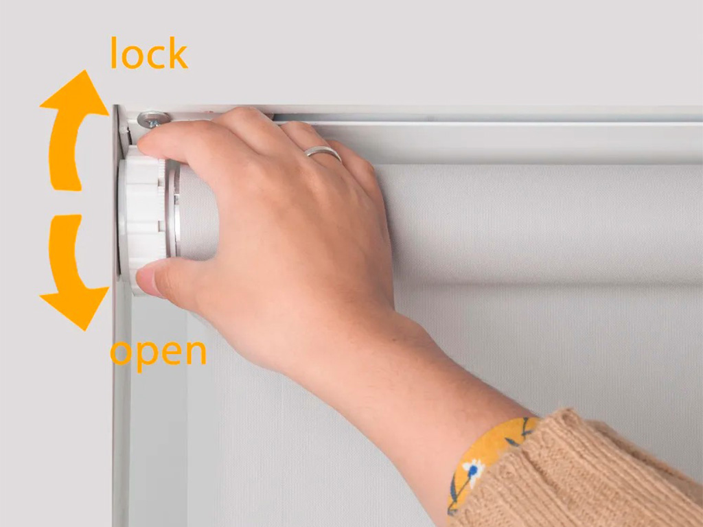 Chỉ cần lắp đặt nhanh gọn chưa đầy 5 phút là có ngay bộ rèm cuốn ưng ý.