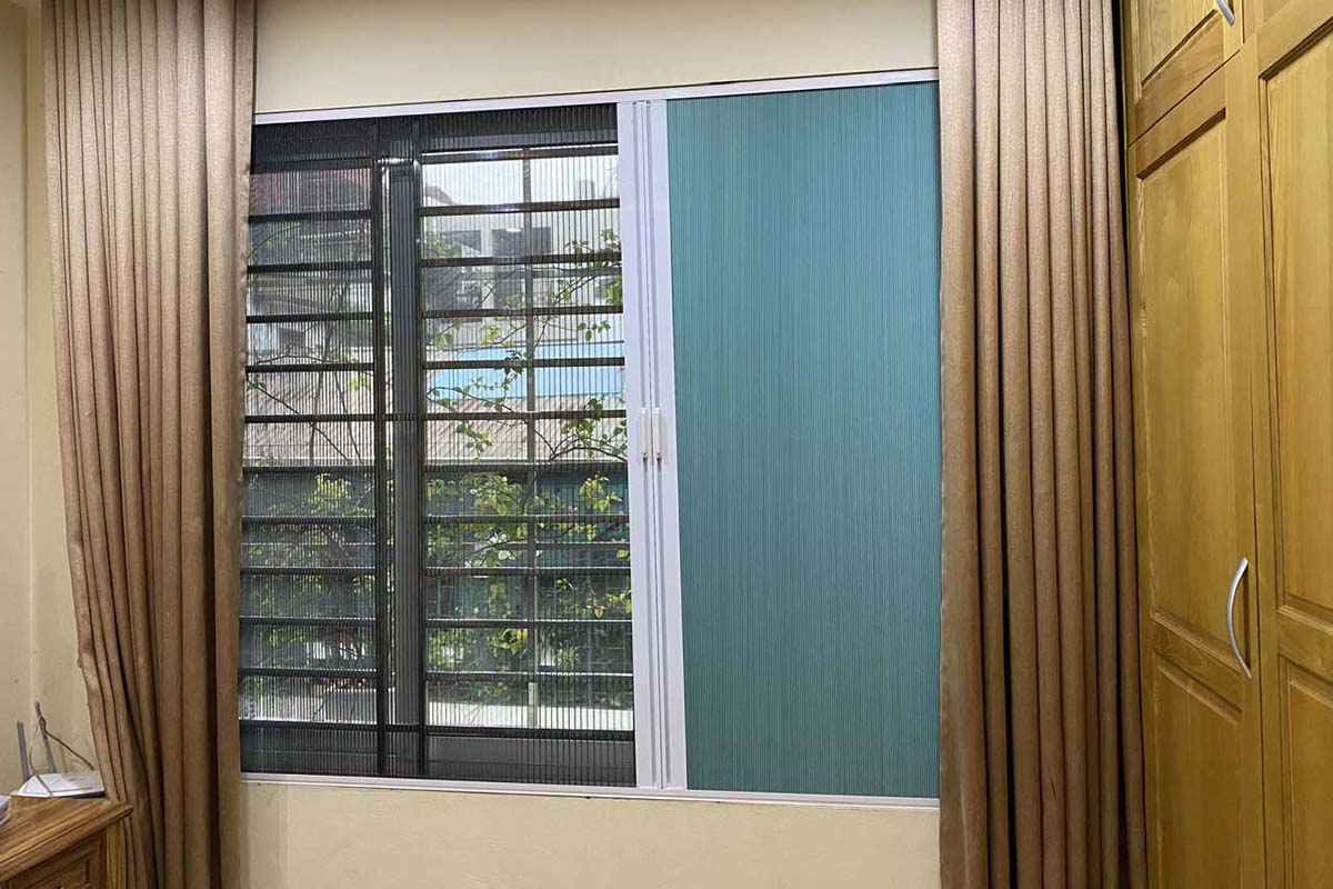 Vách ngăn kết hợp lưới chống muỗi tạo ra sự đa năng.