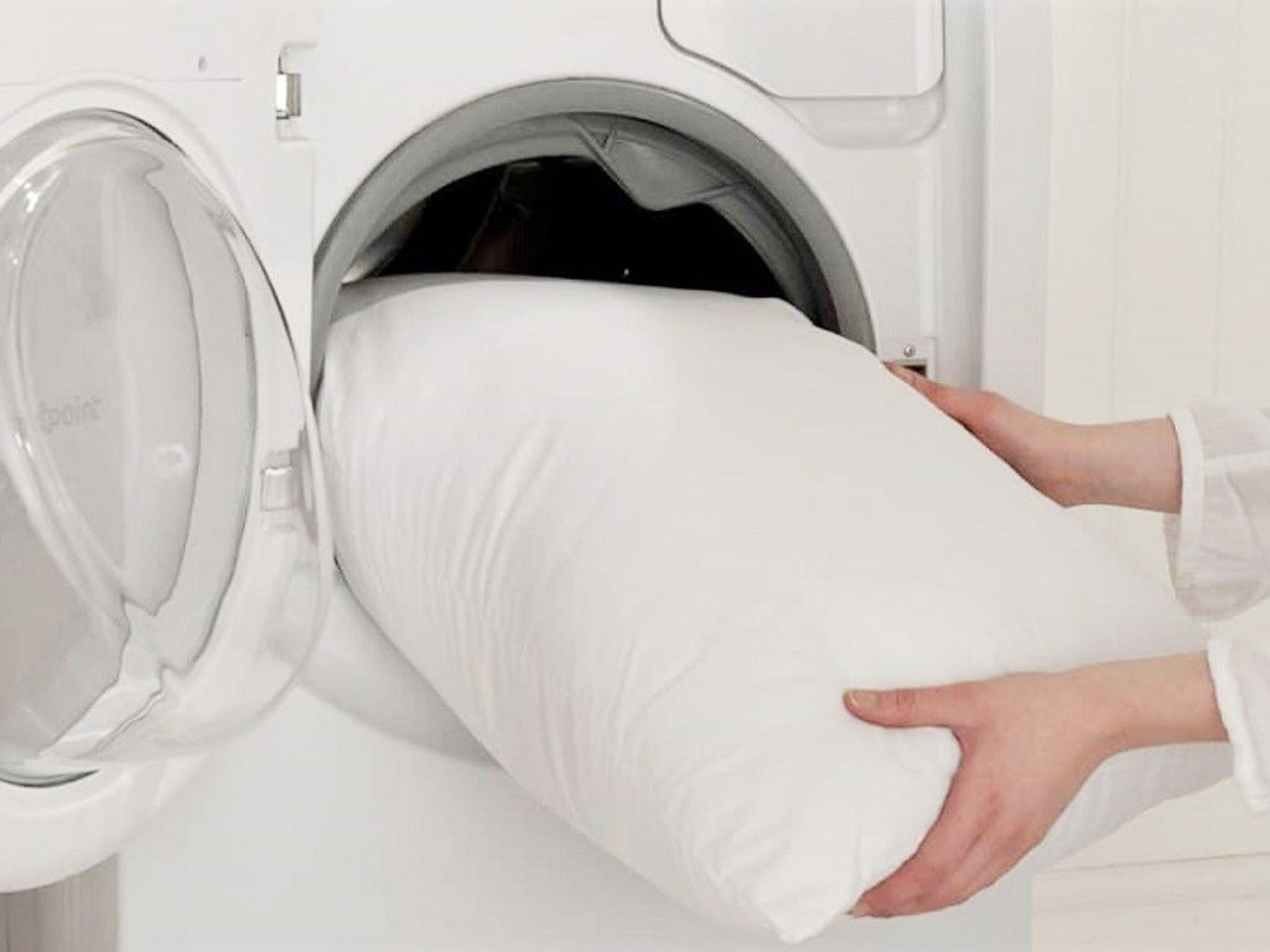 Giặt gối định kỳ sau 1-2 tuần để giữ nó sạch sẽ, khô ráo.