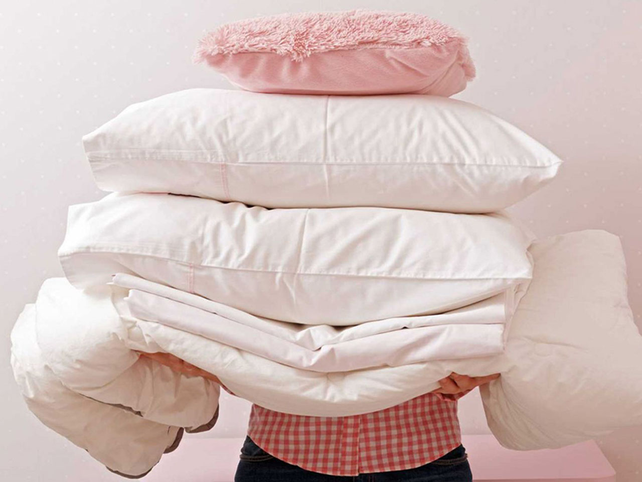 Đừng tiếc mua mới lại chăn ga gối khi đã dùng quá lâu năm.