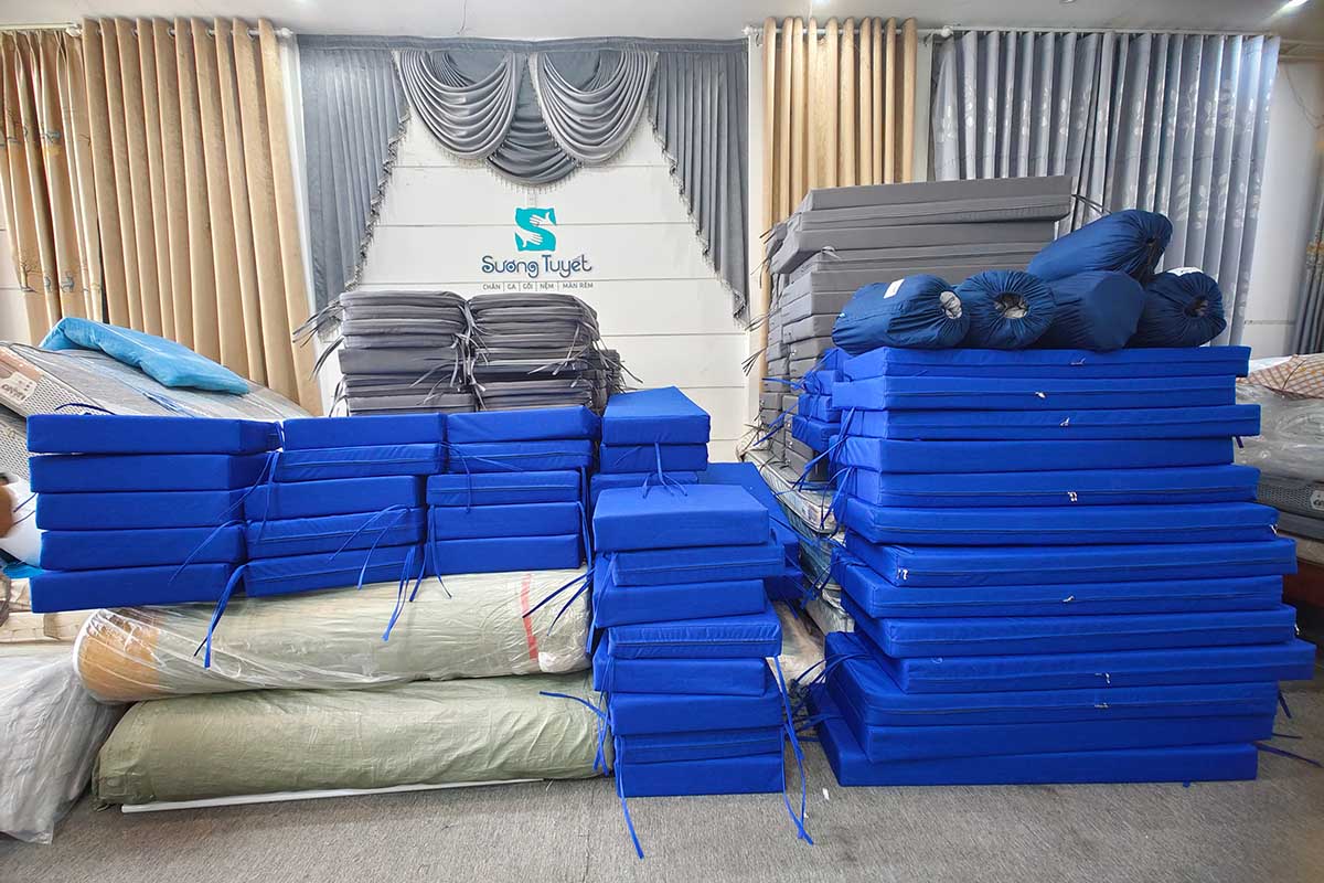 Hàng chục bộ nệm ghế ngoài trời vừa được Sương Tuyết cung cấp cho Regal Group Quảng Trị.