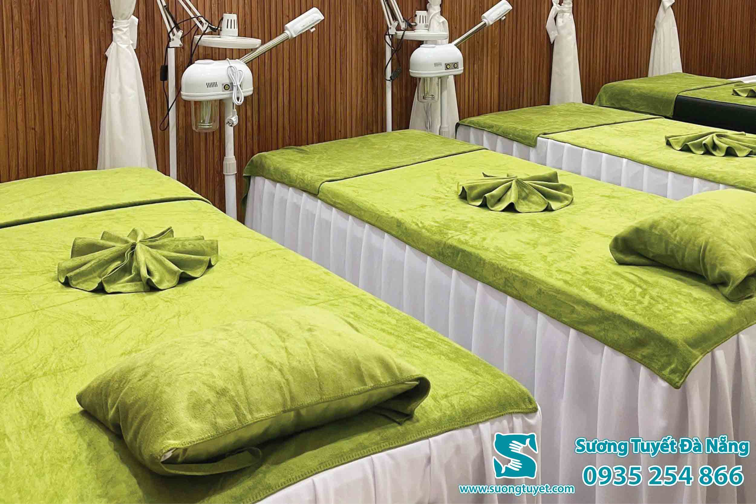 Toàn bộ sản phẩm đều có màu xanh rêu đặc trưng đẹp mắt.