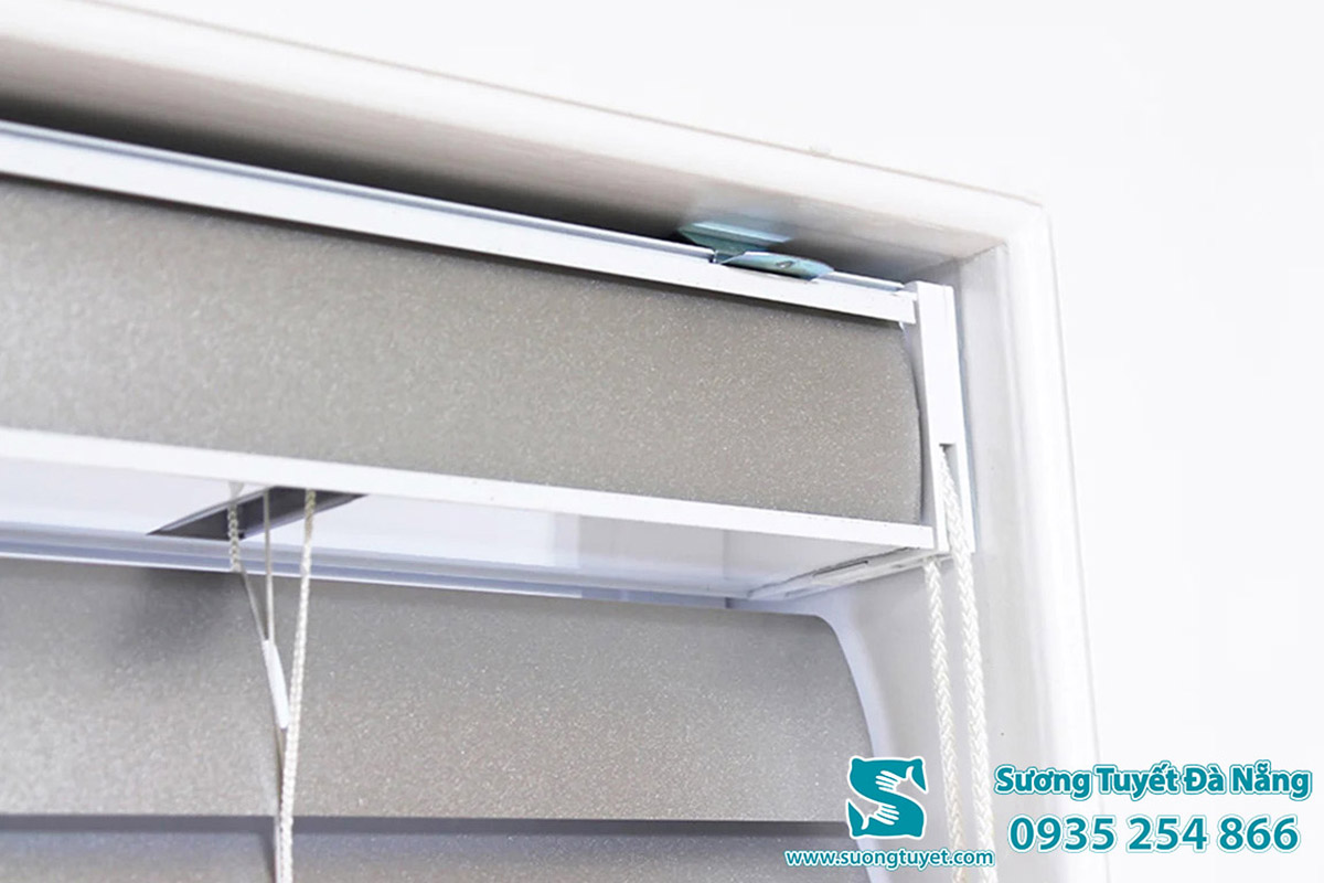Lá rèm nhôm được sơn tĩnh điện, chống nhiệt và chống UV rất hiệu quả.