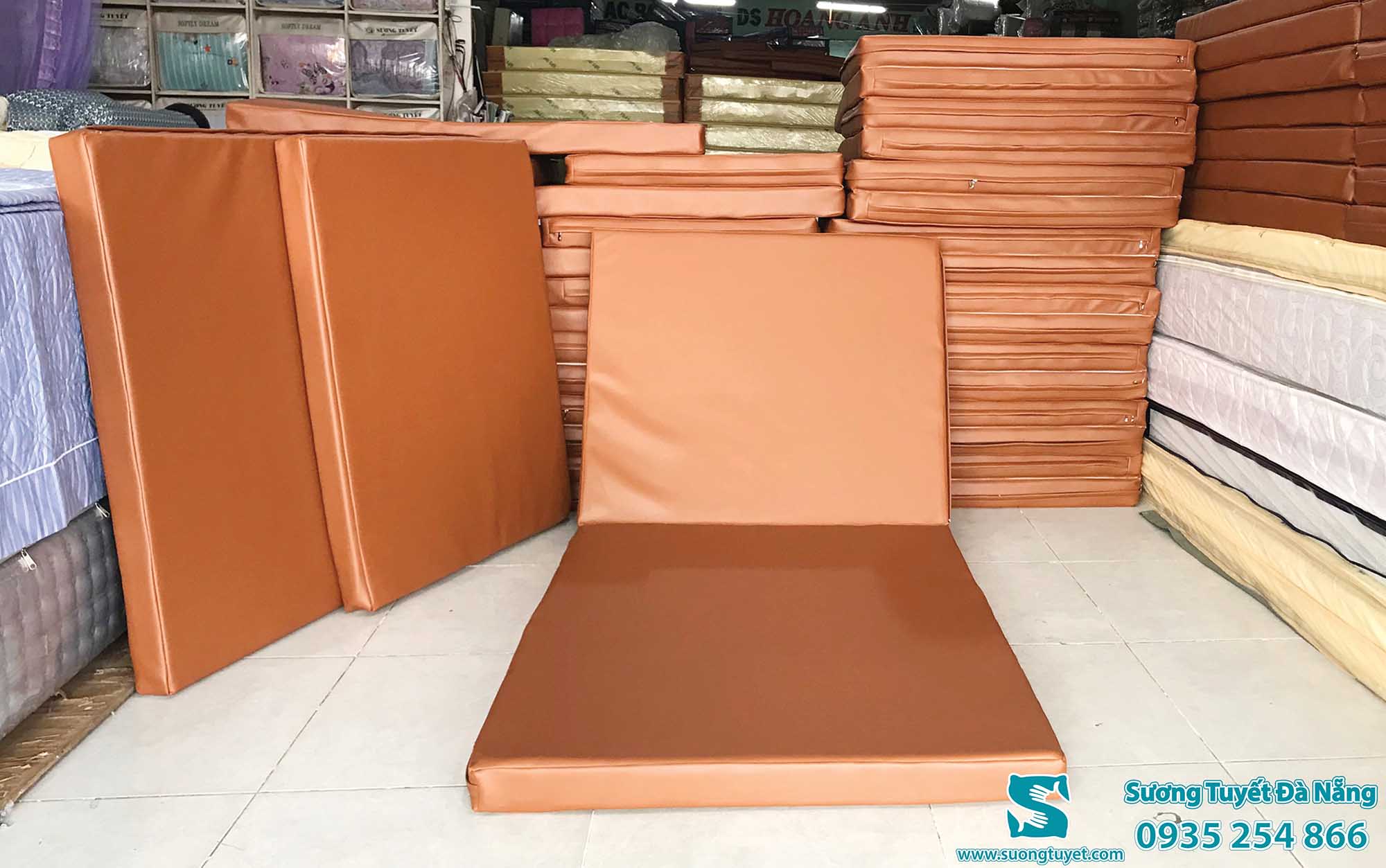 Cận cảnh những bộ nệm ghế da.