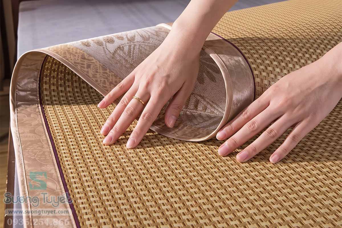 Cận cảnh bề mặt sợi mây tự nhiên thoáng khí, giải pháp thoát nhiệt hiệu quả cho mùa hè.