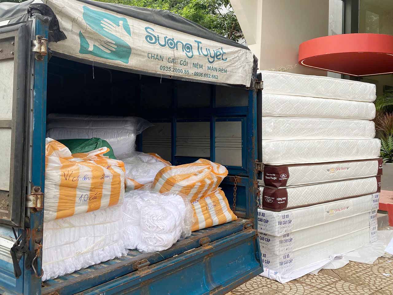 Cận cảnh combo chăn ga gối nệm được bàn giao gấp rút cho Ava.