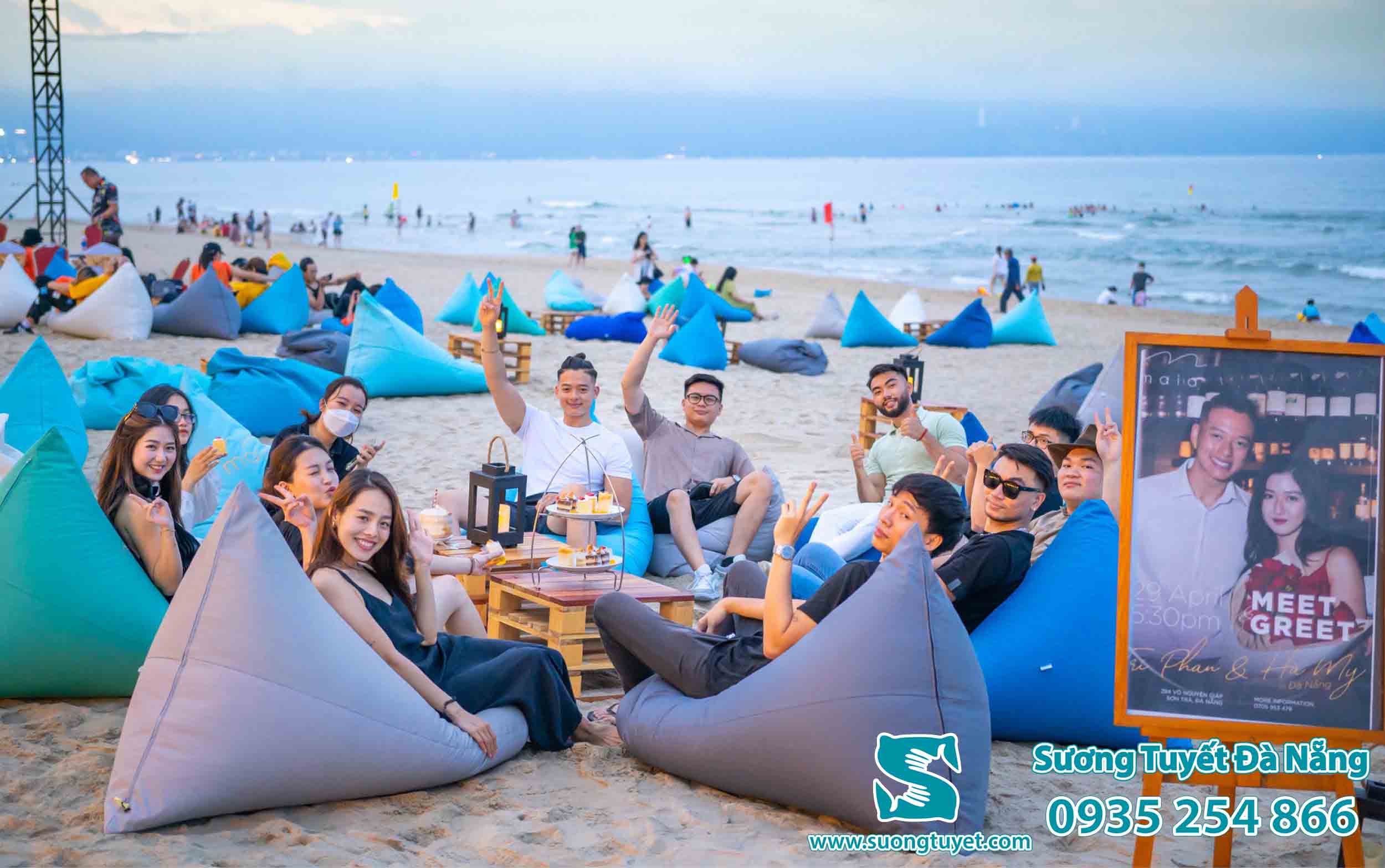 Nhờ chống nước và cát nên ghế mới được sử dụng cho không gian ngoài trời.