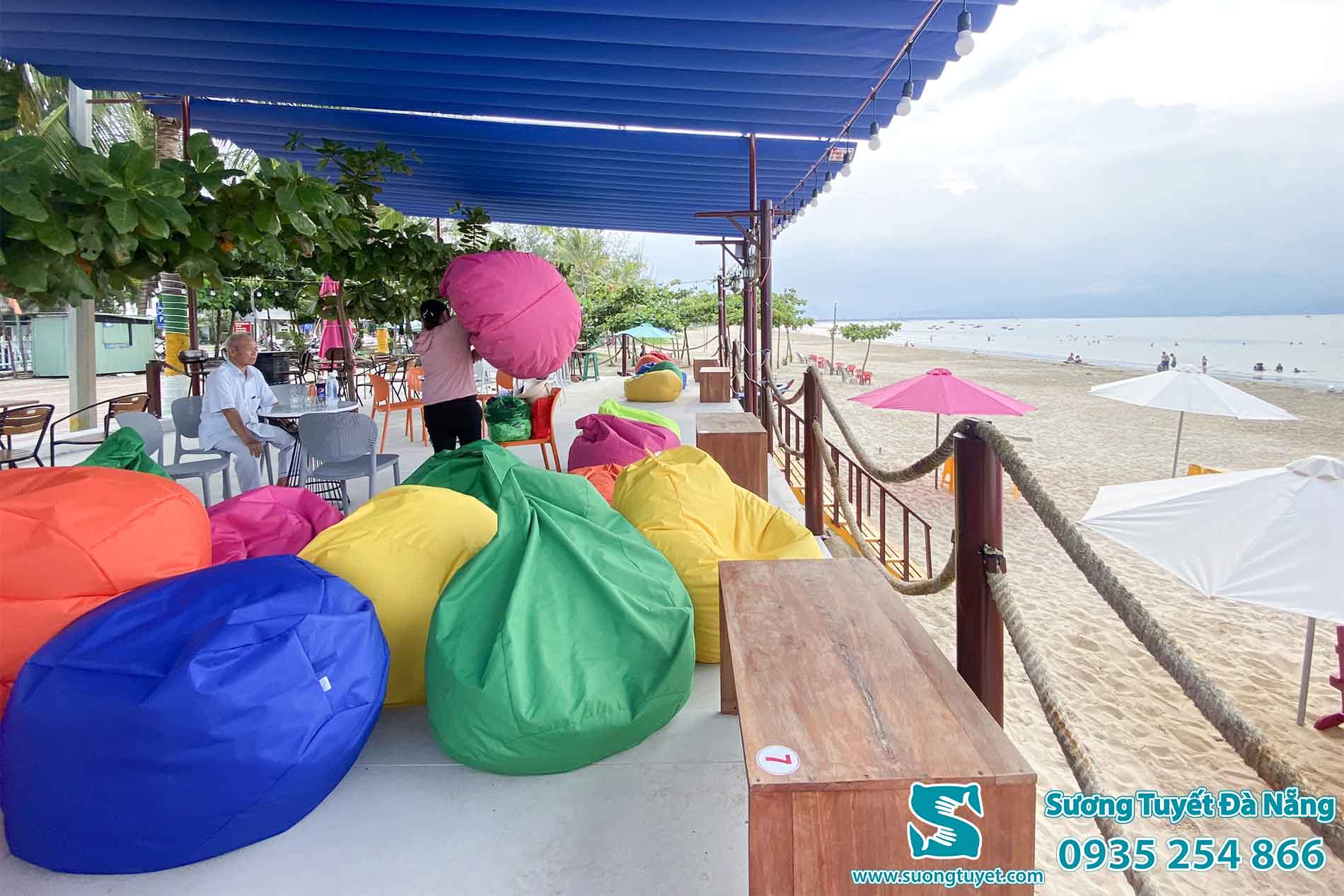Ghế lười hạt xốp dễ xếp chồng, gom gọn sau khi dùng.